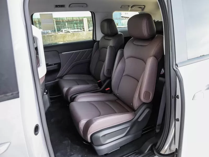 Wuling Starlight 730 2026 1.5T CVT Premium Monospace 7 places pour le transport familial et de passagers