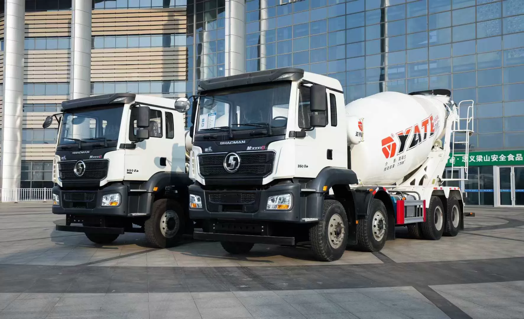 Châssis Howo + camion malaxeur à béton industrie lourde 8×4 véhicule d'occasion de haute qualité