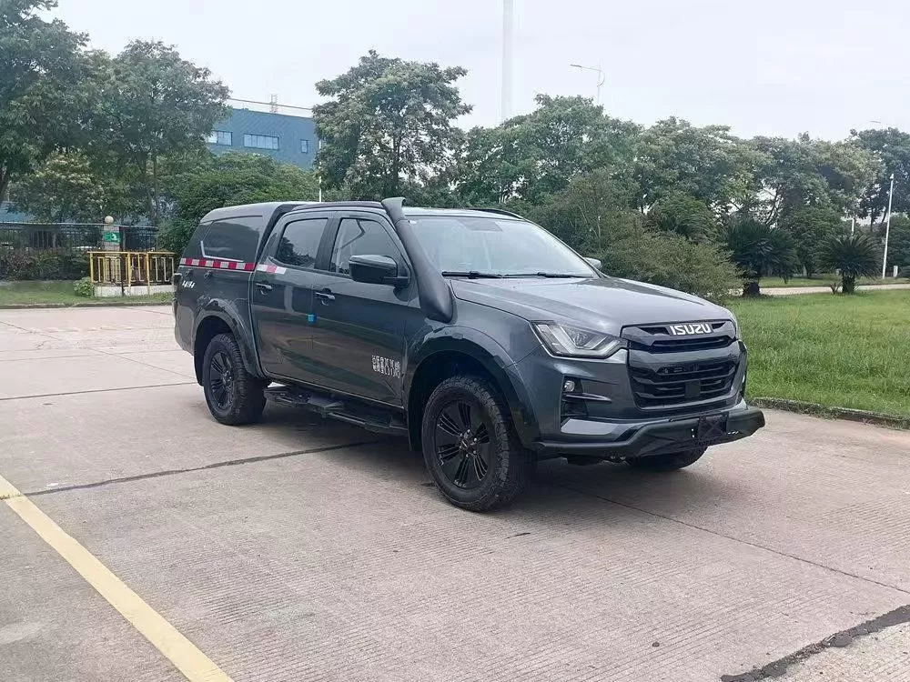 Pickup Isuzu D-MAX modifié avec auvent étanche amovible pour un stockage sécurisé du fret