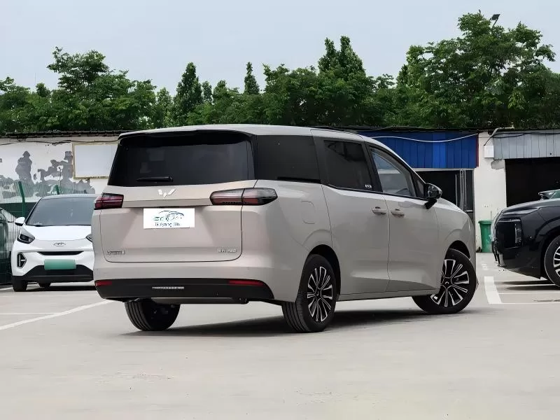 Wuling Starlight 730 2026 1.5T CVT Premium Monospace 7 places pour le transport familial et de passagers