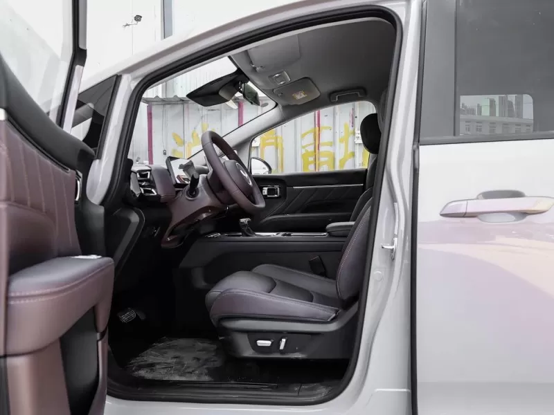 Wuling Starlight 730 2026 1.5T CVT Premium Monospace 7 places pour le transport familial et de passagers