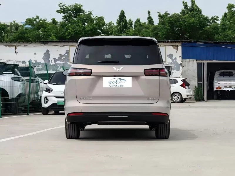 Wuling Starlight 730 2026 1.5T CVT Premium Monospace 7 places pour le transport familial et de passagers