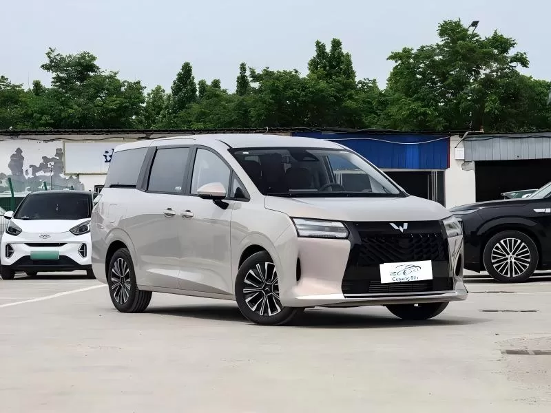 Wuling Starlight 730 2026 1.5T CVT Premium Monospace 7 places pour le transport familial et de passagers