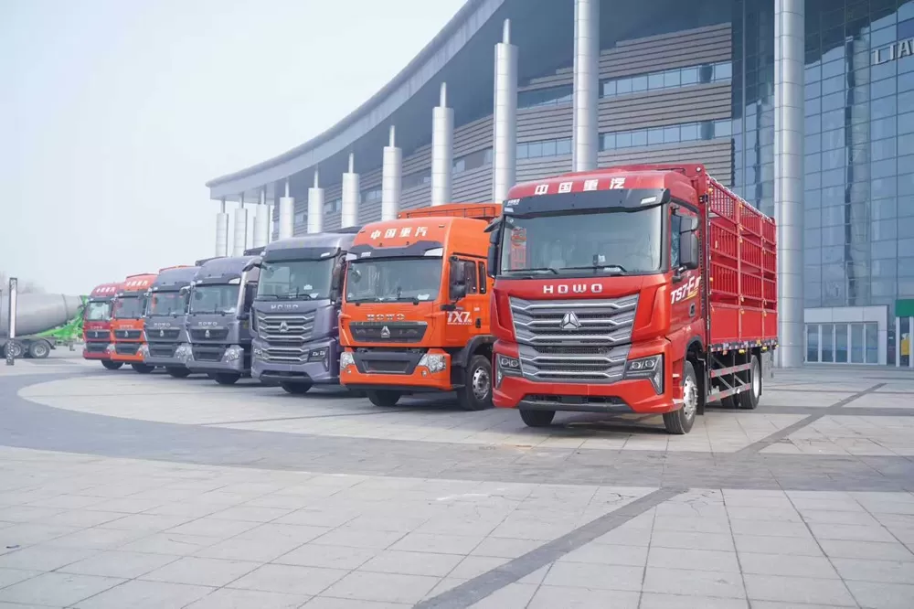 Camion cargo Sinotruk Howo TX7 Pro 4×2 avec structure en dalle 250 chevaux