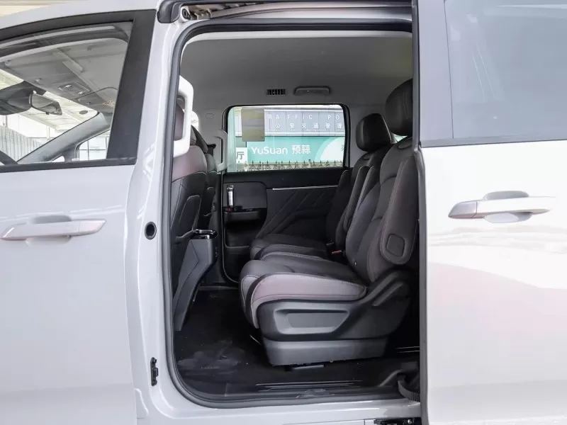 Wuling Starlight 730 2026 1.5T CVT Premium Monospace 7 places pour le transport familial et de passagers