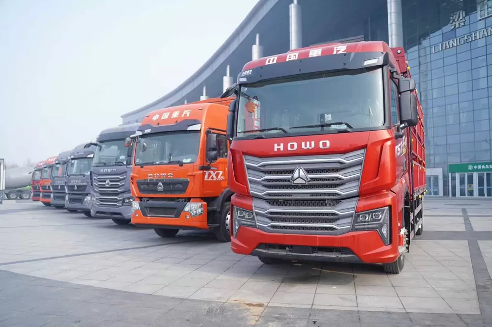 Camion cargo Sinotruk Howo TX7 Pro 4×2 avec structure en dalle 250 chevaux