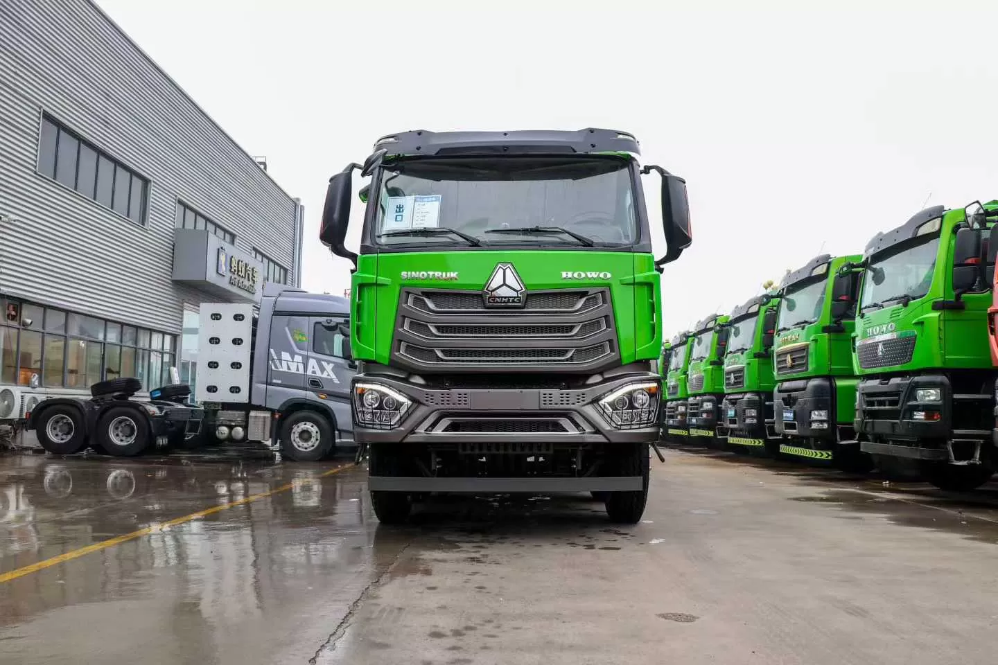 Camion à benne basculante Howo N5 TX 8 × 4 Norme d'émission Chine VI camion à benne basculante d'occasion à vendre