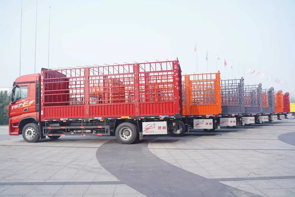 Camion cargo Sinotruk Howo TX7 Pro 4×2 avec structure en dalle 250 chevaux