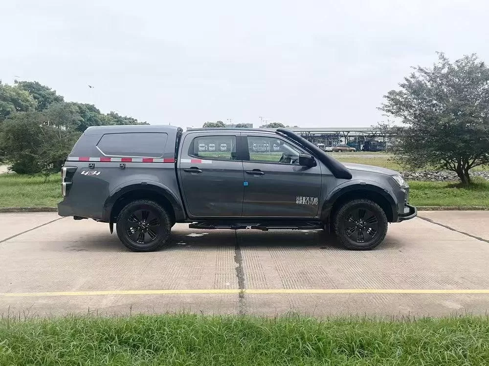Pickup Isuzu D-MAX modifié avec auvent étanche amovible pour un stockage sécurisé du fret