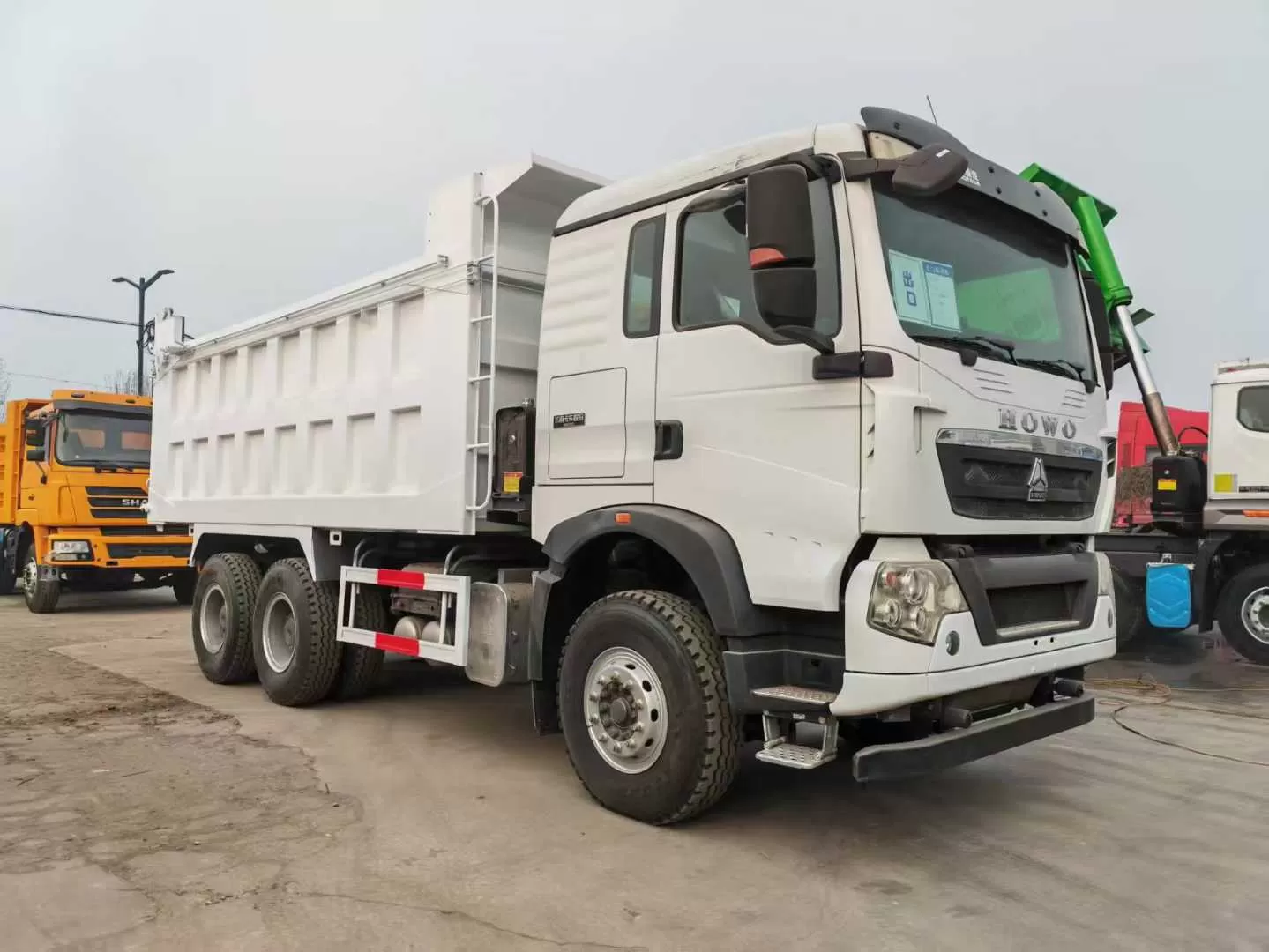 Camion-benne d'ingénierie Sinotruk Howo TX 6 × 4