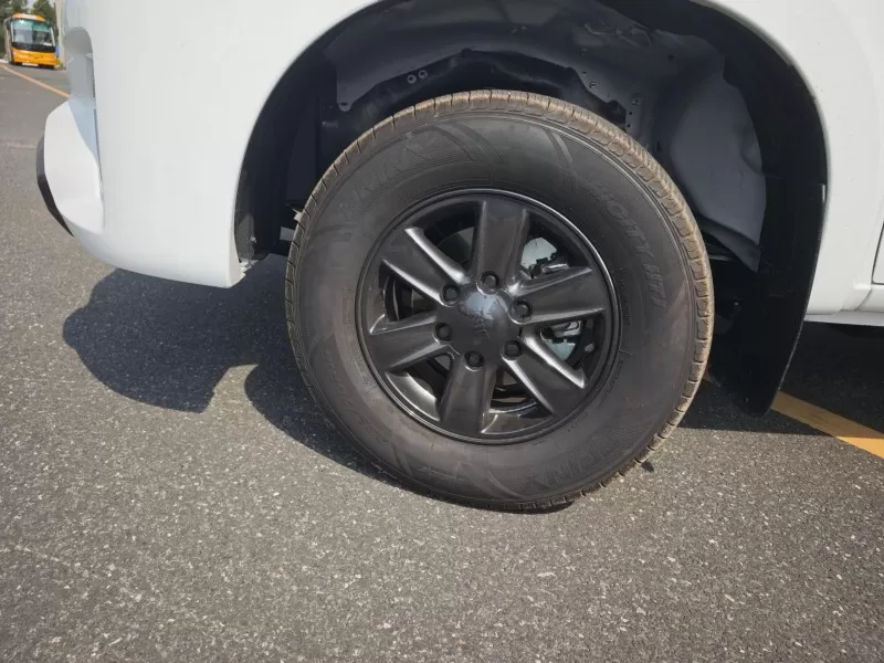 Isuzu RE-MAX Pickup diesel manuel avec cache-bagages amovible