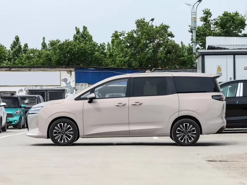 Wuling Starlight 730 2026 1.5T CVT Premium Monospace 7 places pour le transport familial et de passagers
