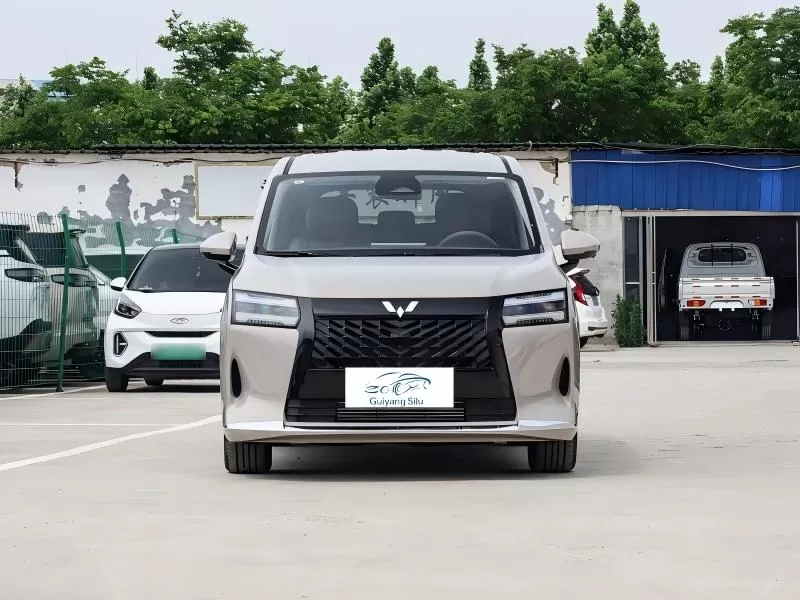 Wuling Starlight 730 2026 1.5T CVT Premium Monospace 7 places pour le transport familial et de passagers